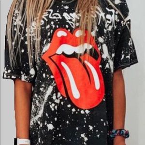 Spatter paint lip shirt